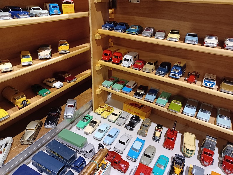 Etagèges en bois d'exposition