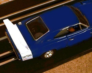 On voit trs bien l'Hemi lectrique Under Glass ...